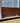 Vintage houten kist met ijzeren details en opbergvak